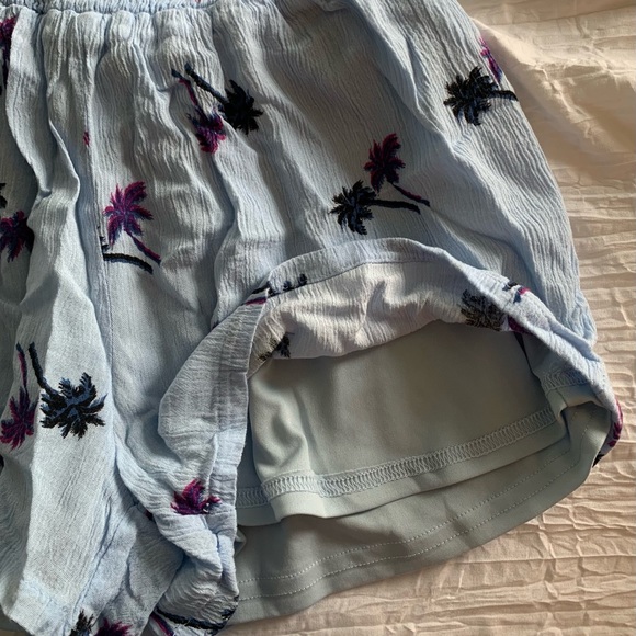 Flowy palm tree shorts - Picture 7 of 8